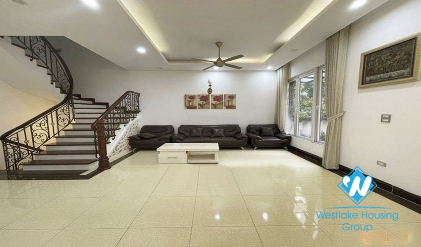 House for rent in Hoa Sua 3 in Vinhome Riverside near BIS . international school